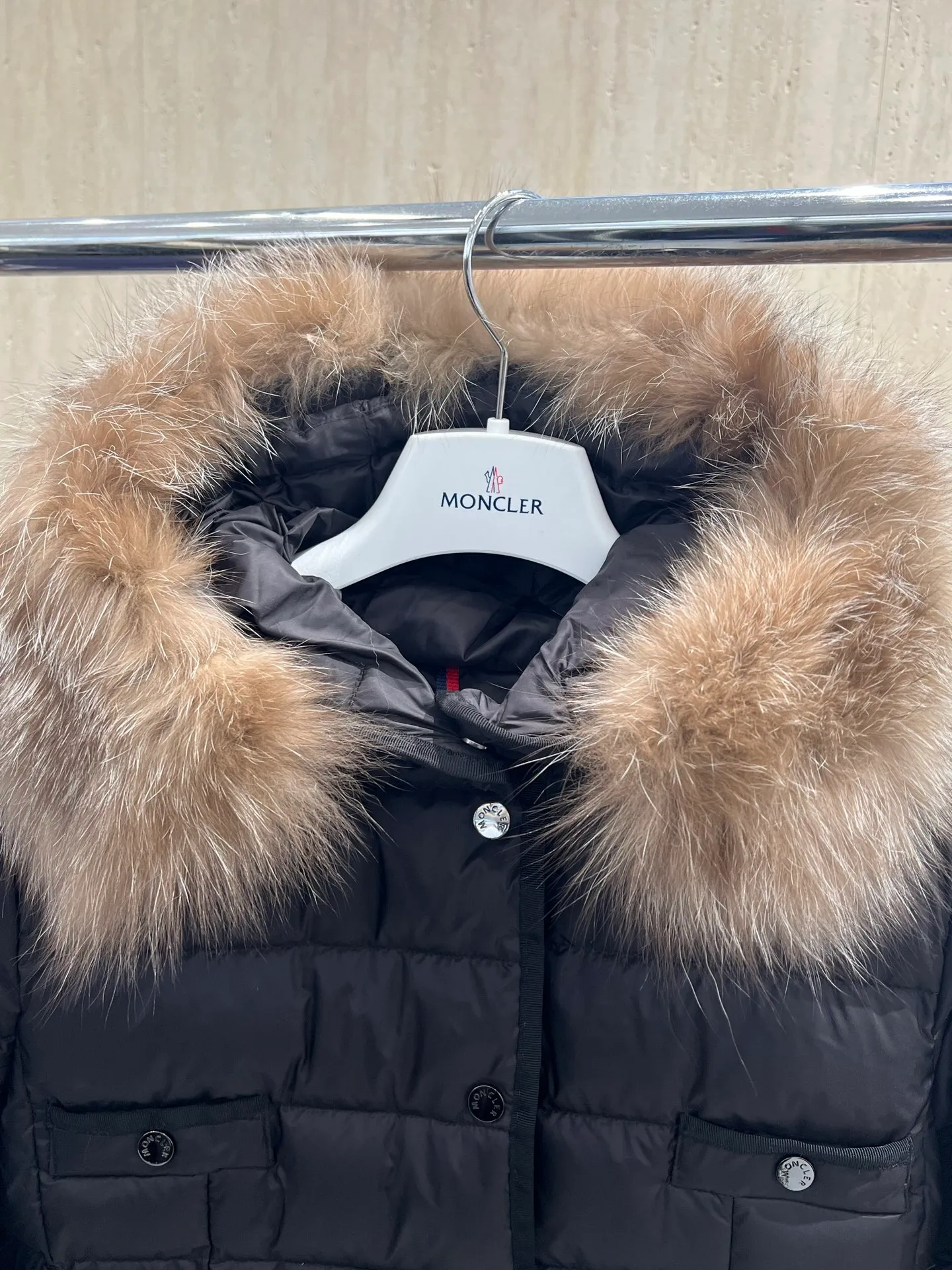 Moncler Hirmafur ， 。 ， ， 。 ， ， 。 ： ：Black Khaki Size：1234